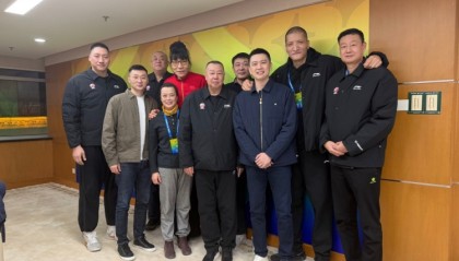 观战CBA俱乐部杯！杨鸣：感谢巴特尔会长邀请 祝内蒙篮球越来越好